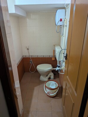 Dusche, Bidet, Handtücher, Seife