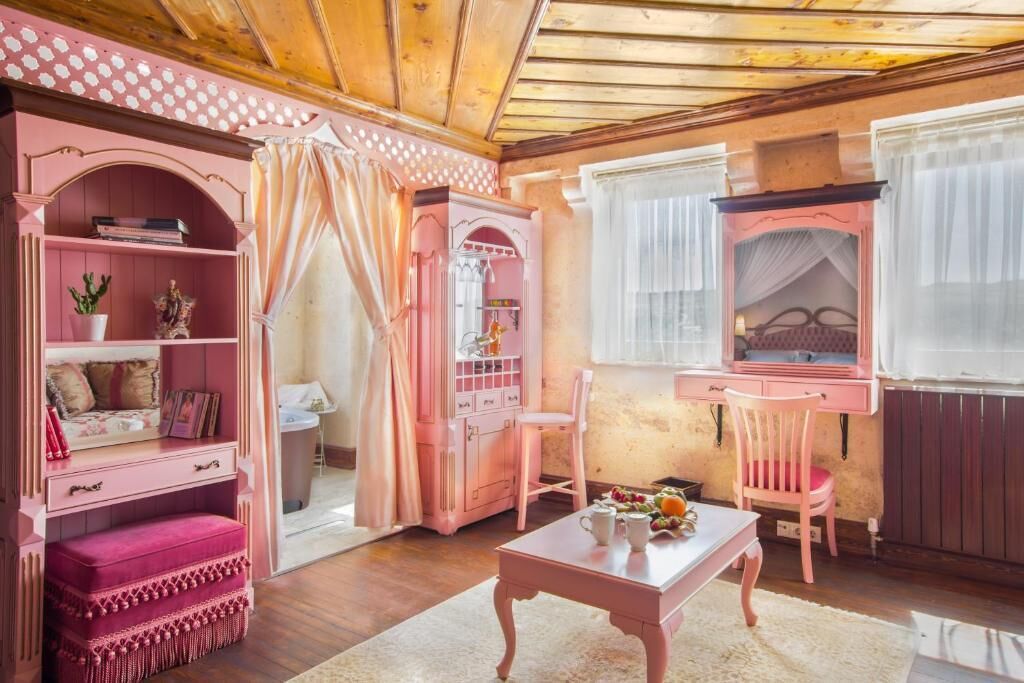 Phòng Suite Royal, ban công | Két bảo mật tại phòng, phòng cách âm, bàn ủi/dụng cụ ủi quần áo 