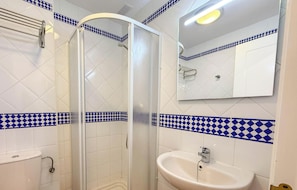 Shower, towels - Bright 2 bedrooms Apartment • Marina II • HAR01 (Ayamonte)