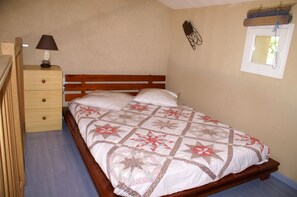 Room - GITE RENTAL SAINT-DIDIER NEAR L'ISLE SUR LA SORGUE (Saint-Didier)