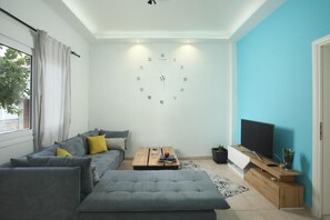 Apartment, Terrasse, Blick auf den Innenhof | Wohnbereich