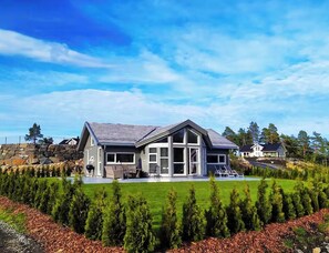 Exterior - Stylish cabin experience in beautiful surroundings (Færvik)