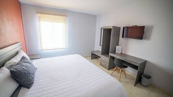 Comfort Single Room | Desk, laptop workspace, free WiFi