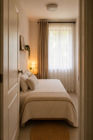 Iron/ironing board, Internet, bed sheets - Modern Studio Fully Equipped with Sofa Bed and TV (Santiago)
