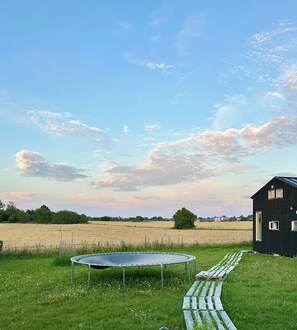 Property grounds - Small house amongst apple trees near Vättern (Ödeshög)