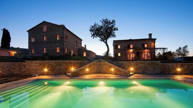 A large stone building with a swimming pool in front, surrounded by stone walls and a tree. - Historic villa with pool in Marche hills (Sant'Angelo in Pontano)