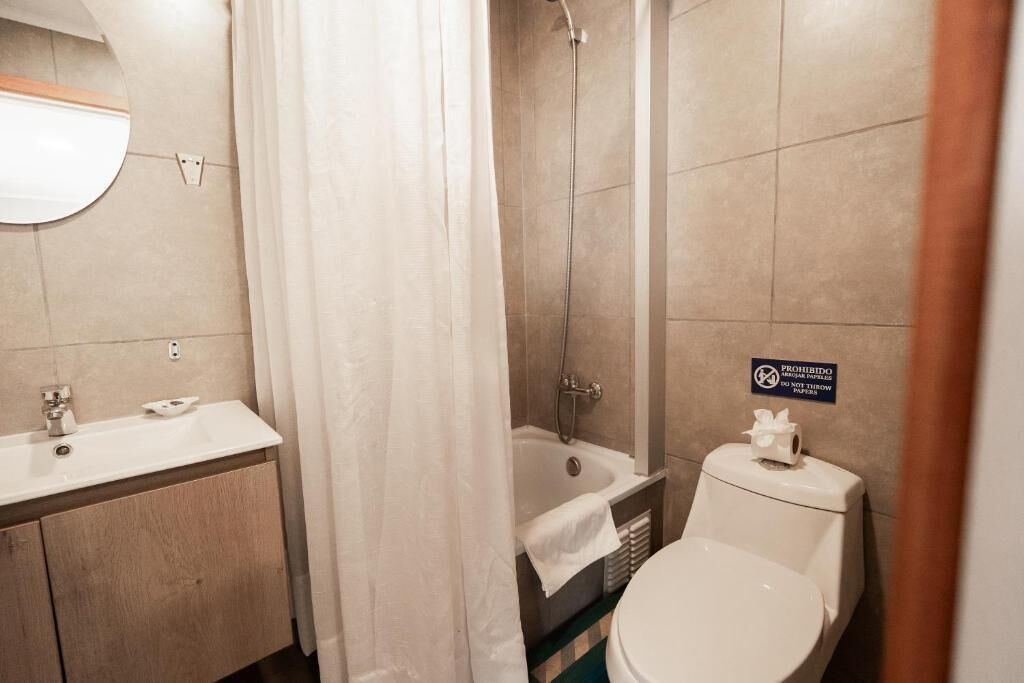 Family Room | Bathroom | Shower, free toiletries, soap, shampoo