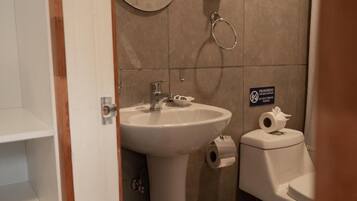Twin Room | Bathroom | Shower, free toiletries, soap, shampoo