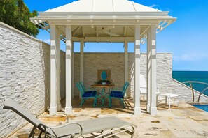 Outdoor dining - NEW Luxury 3-bedroom Waterfront Villa with Pool in Carden Beach, St Croix (Christiansted)