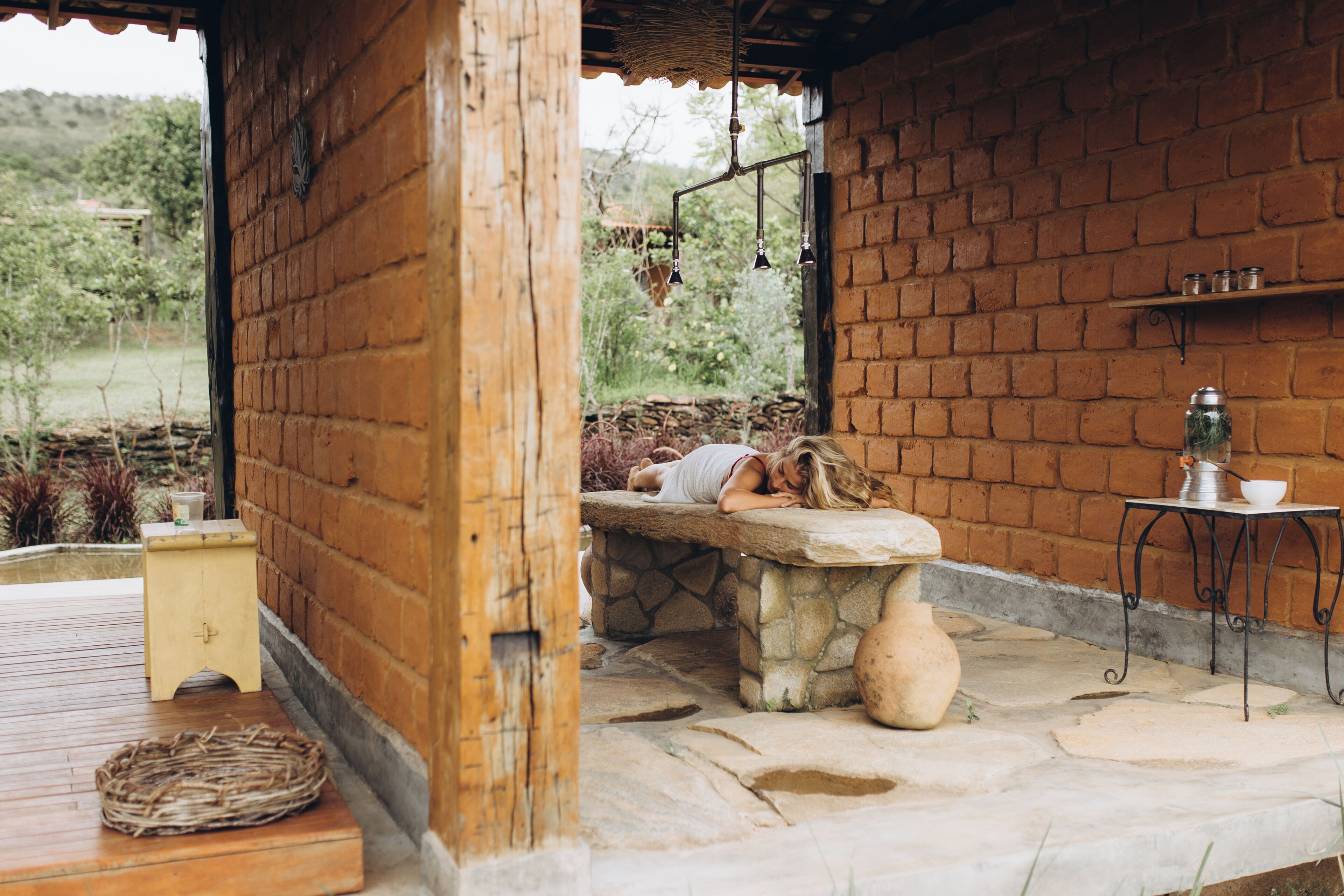 Hot tub, steam room, 3 treatment rooms, massages