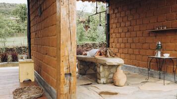 Hot tub, steam room, 3 treatment rooms, massages