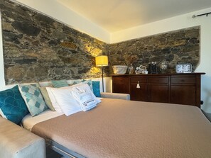 2 bedrooms, iron/ironing board, WiFi, bed sheets - Ale house with garden within walking distance of the station and (La Spezia)