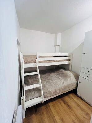 2 bedrooms, iron/ironing board, internet - Le cocon de Sète - patio+pool and beach on foot (Sète)