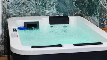 Indoor spa tub