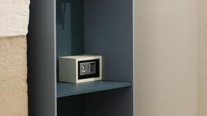 A wardrobe with a hanging space and a shelf. - BeHome al Porto (Trani)