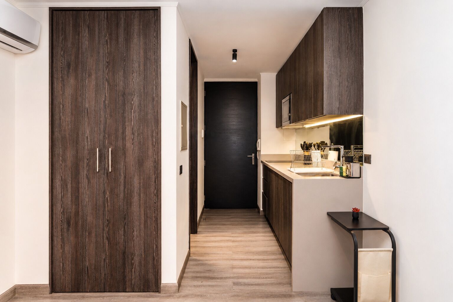 Standard Apartment | Private kitchen | Mini-fridge, microwave, stovetop, electric kettle