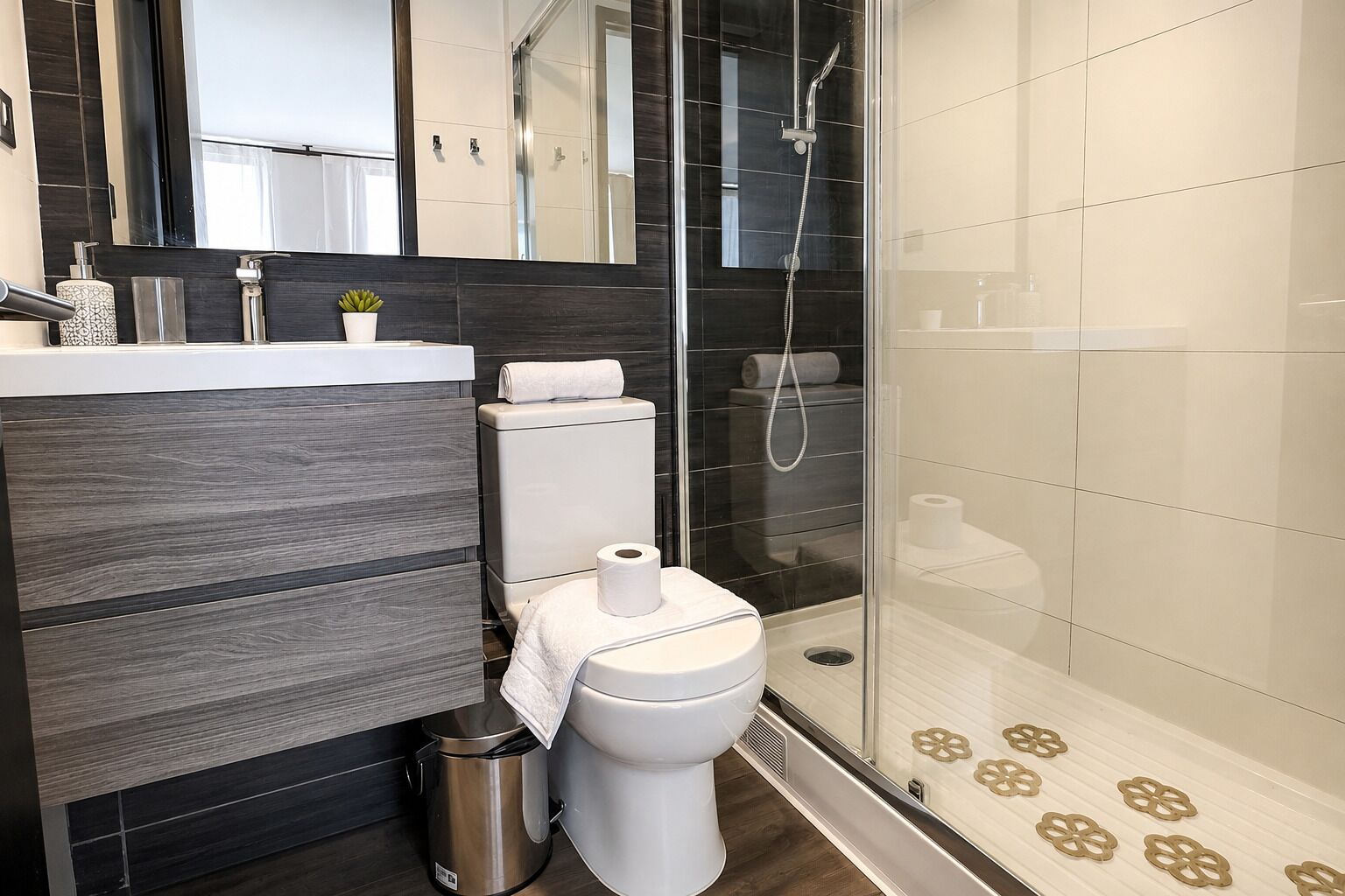 Standard-Apartment | Badezimmer