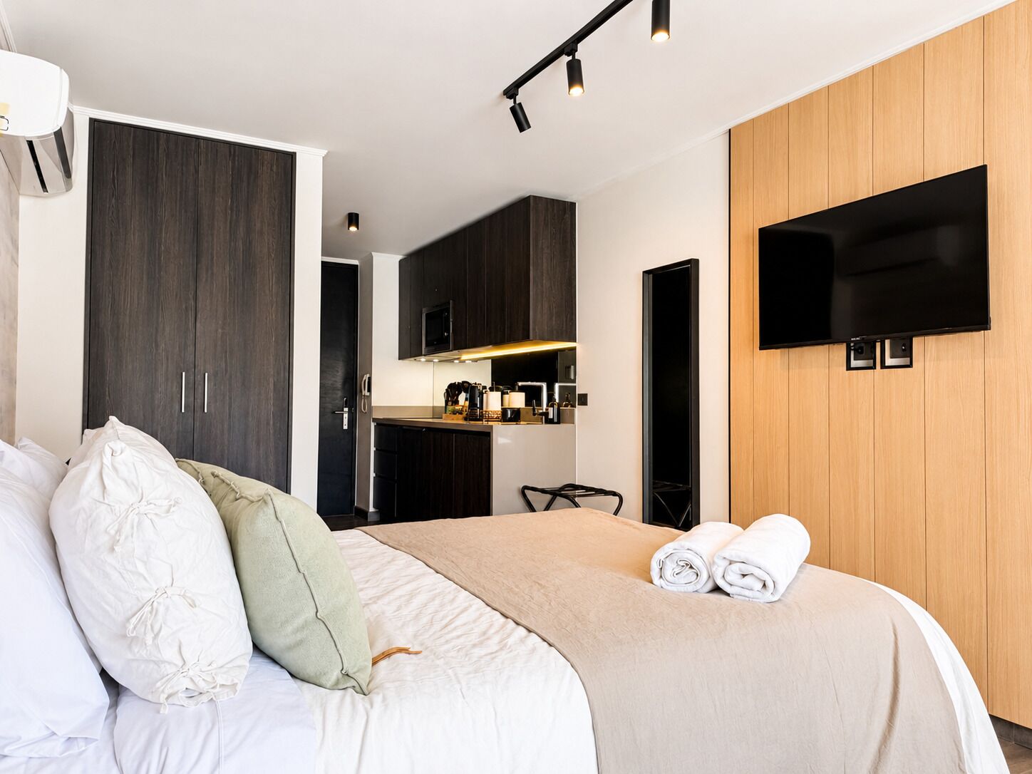 Superior appartement | Luxe beddengoed, donzen dekbedden, verduisterende gordijnen