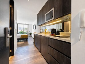 Superior Apartment | Private kitchen | Mini-fridge, microwave, stovetop, electric kettle - General Bulnes 259 (Santiago)