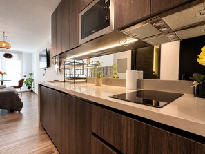 Superior Apartment | Private kitchen | Mini-fridge, microwave, stovetop, electric kettle - General Bulnes 259 (Santiago)