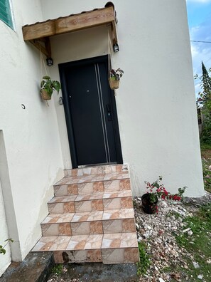 Exterior detail - Burwood Breeze Retreat AC + WiFi + Hot water (Retreat Heights)
