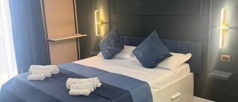 Quarto casal conforto, sacada, vista para o mar | Wi-Fi de cortesia