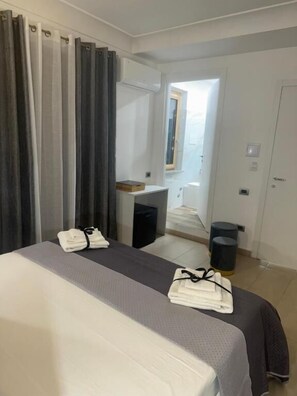 Double Room, Balcony | Free WiFi - Pisacane Family Sea (Napoli)