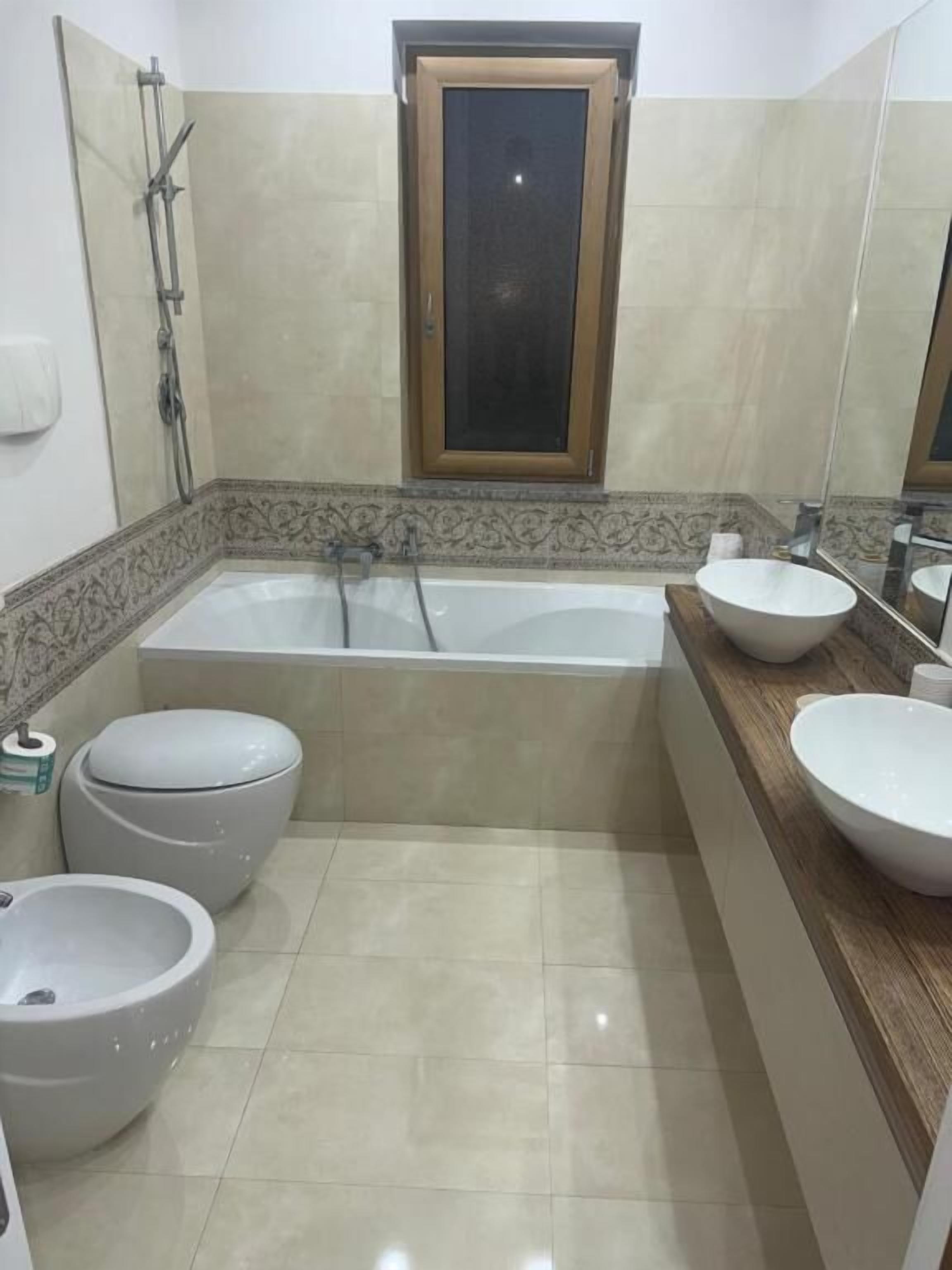 Deluxe Double Room, Balcony, Sea View | Bathroom