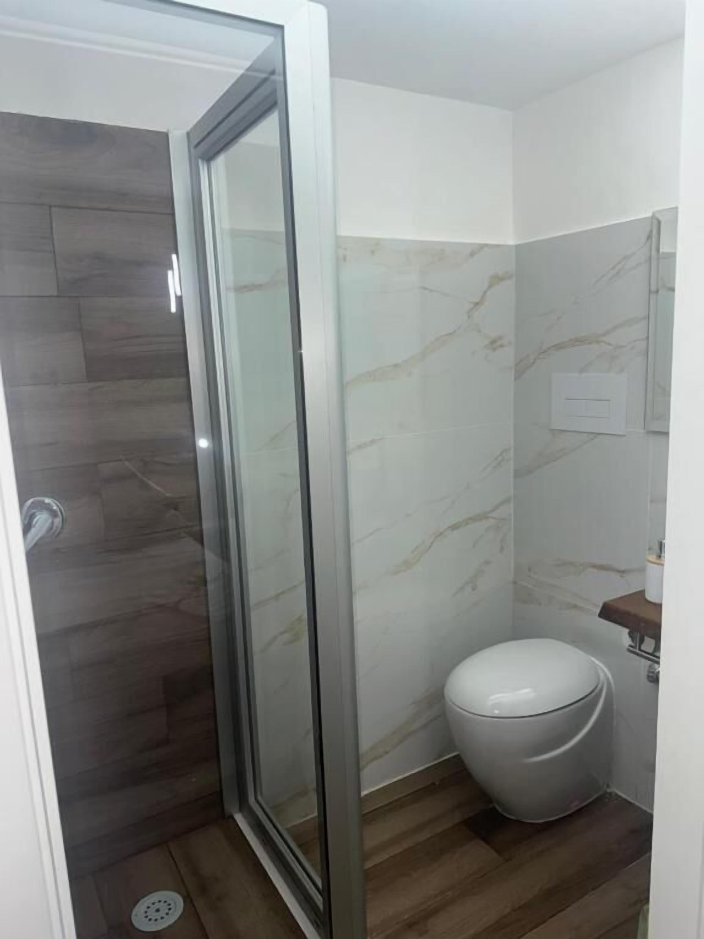 Habitación doble, balcón, vistas al mar | Baño