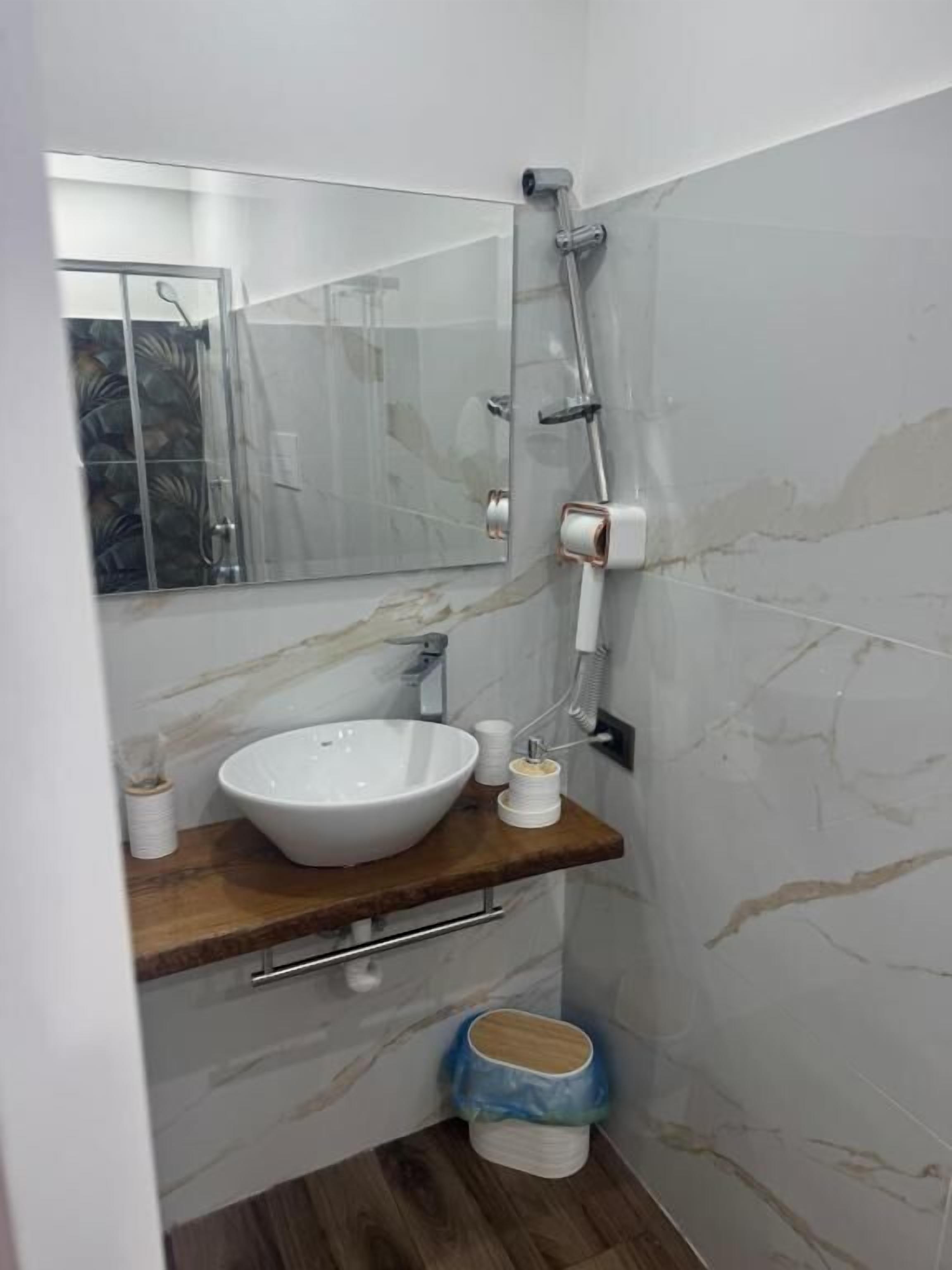 Habitación Confort doble, balcón, vistas al mar | Baño