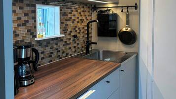 Coffee/tea maker, microwave, oven, dishwasher
