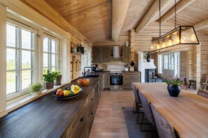 Coffee/tea maker, oven, dishwasher - Cozy and spacious family cabin in Valdres (Bagn)
