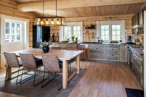 Dining - Cozy and spacious family cabin in Valdres (Bagn)