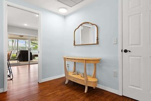 Interior - Bradenton retreat minutes to beaches (Bradenton)