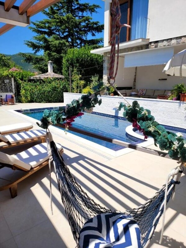 Pool - Cozy Deluxe Double Room With Shared Pool (Lastva Grbaljska)