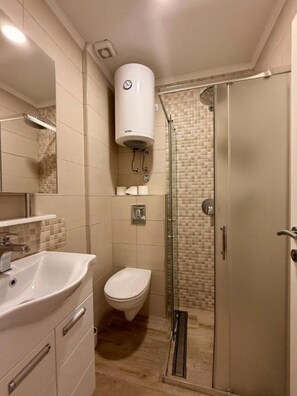 Bathroom - Cozy Deluxe Double Room With Shared Pool (Lastva Grbaljska)