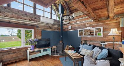 Rustic Cabin/Cottage for family/friends getaway!. Peace, Quiet, Country