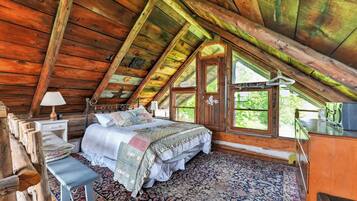 2 bedrooms, iron/ironing board, internet, bed sheets