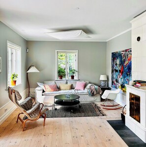 TV, fireplace - Modern house with sea view in Dalarö archipelago (Stockholm)