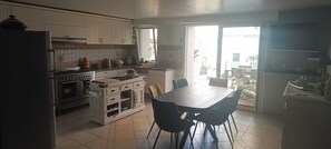 Private kitchen - T2 ground floor apartment, terrace and garden PORNIC Centre (Pornic)