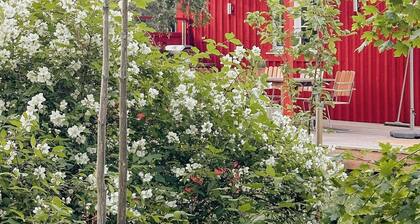 Une ferme aux couleurs de Falun, dans l'ambiance de Bullerby, à KÄddis