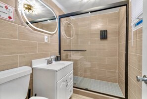 Hair dryer - Buffalo Getaway: 5BR Home near NiagaraFalls &Bills (Buffalo)