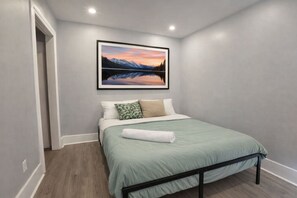 Desk, iron/ironing board, WiFi, bed sheets - The Blissful 2BR Stay (Buffalo)
