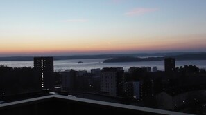 Balcony - Mini penthouse with Lake View and Great Sunset (Kallhäll)