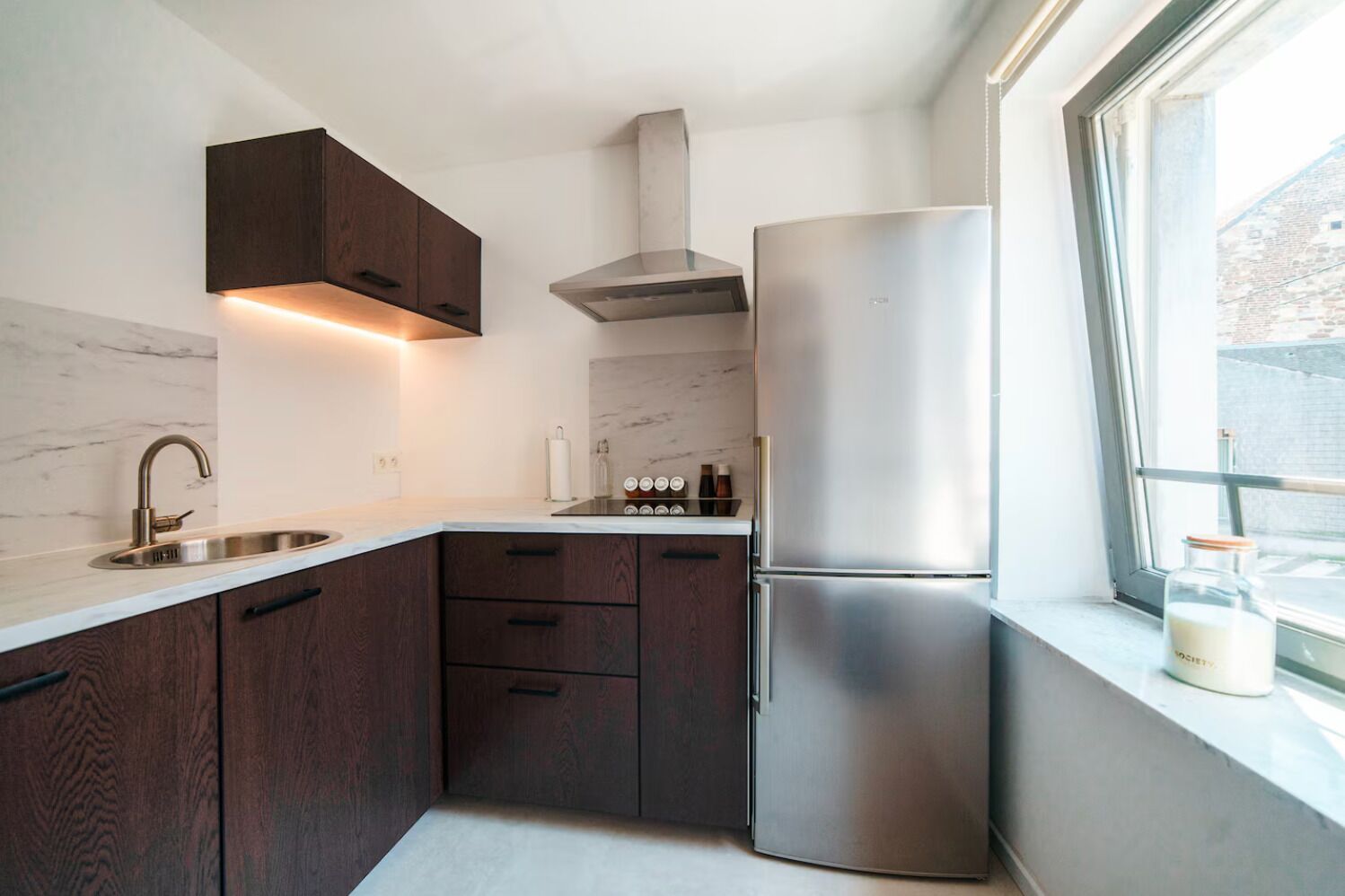 Fridge, microwave, stovetop, cookware/dishes/utensils