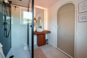 A modern bathroom with a glass shower enclosure, a wooden vanity with a marble basin, and a mirror. - Le Bali - Zen & serenity (Profondeville)