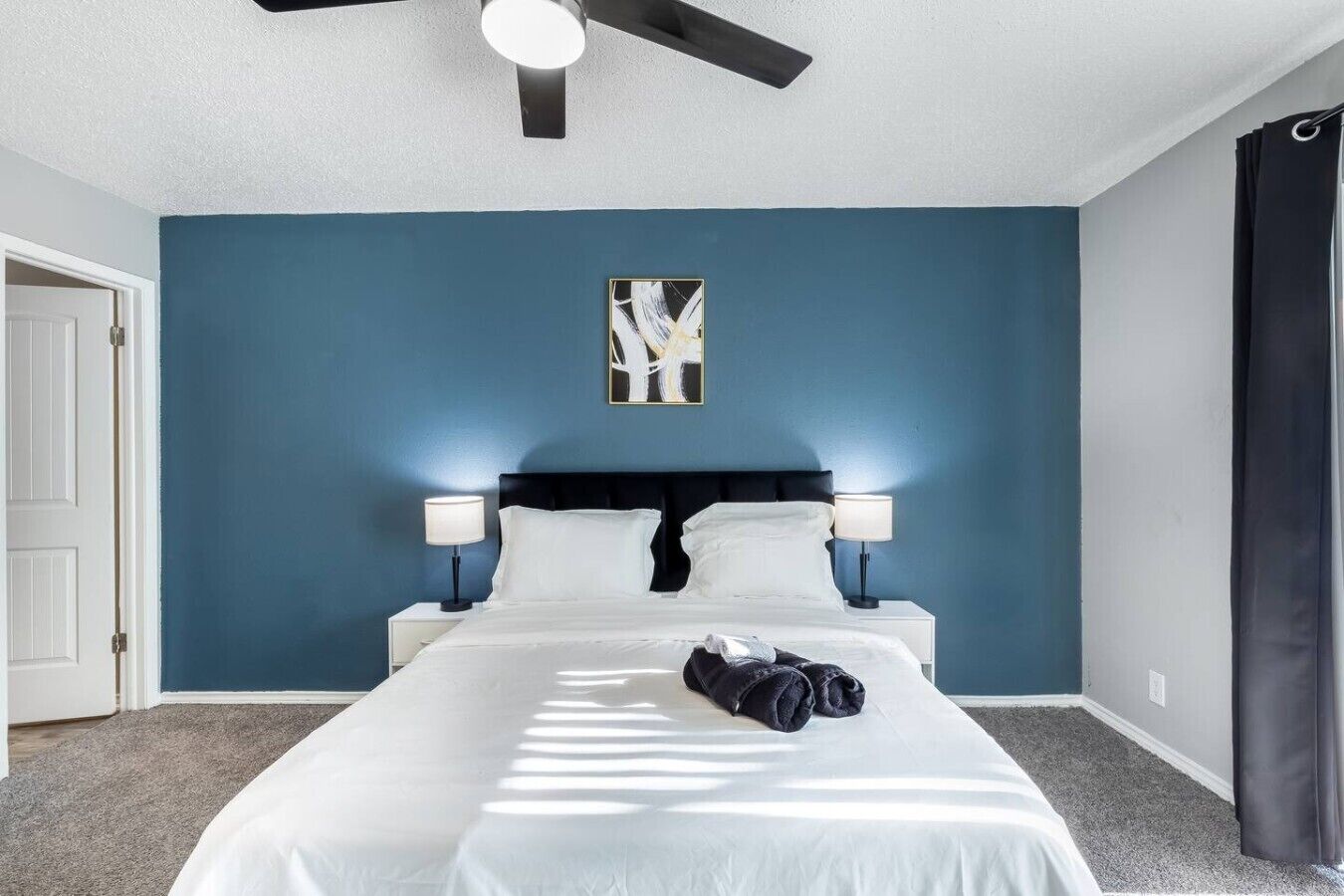 Desk, iron/ironing board, WiFi, bed sheets