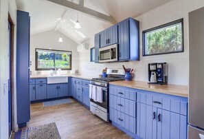 Private kitchen - Casita in the Vineyard. Privacy & Beauty combine. (Escondido)