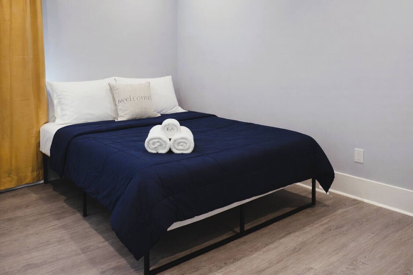 Desk, iron/ironing board, WiFi, bed sheets