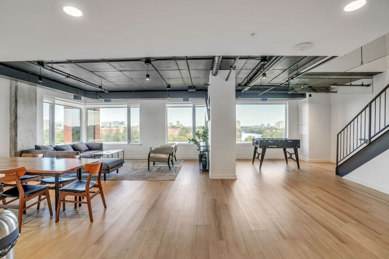 Chic Urban 1br Apt With Balcony And Skyline Views - Ottawa